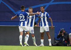 FC Porto festeja o primeiro golo no jogo frente ao Shakhtar, apontado por Galeno