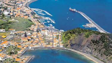Resgatado tripulante de veleiro encalhado na ilha do Faial