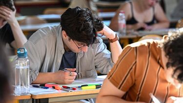 Exames xxx exame xxx aluno xxx sala de aula xxx alunos xxxx escola xxx