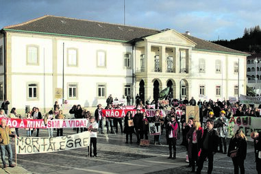 A população já organizou várias ações de protesto contra a exploração mineira