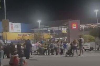 Problema em motor de carro obriga a evacuar Ikea em Matosinhos