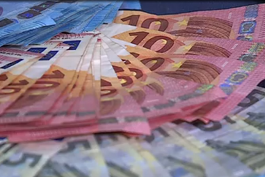 Notas de 5 e 10 euros