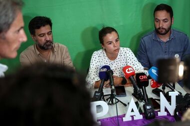 A deputada eleita, Mónica Freitas, durante conferência de imprensa para anúncio do acordo com PSD e CDS Madeira