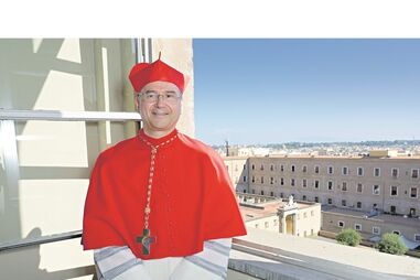 D. Américo Aguiar com o barrete e anel de cardeal