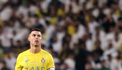 Cristiano Ronaldo se torna o jogador de futebol mais bem pago de