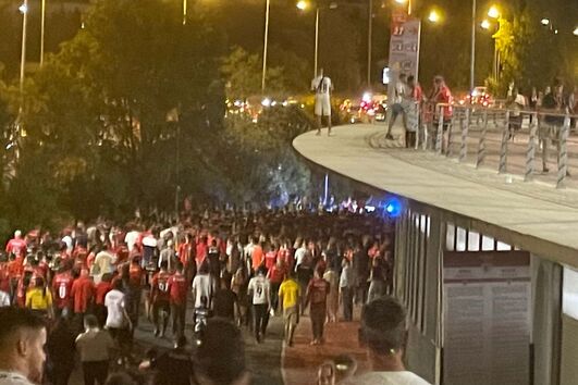 Adepto sente-se mal no final do Benfica-FC Porto