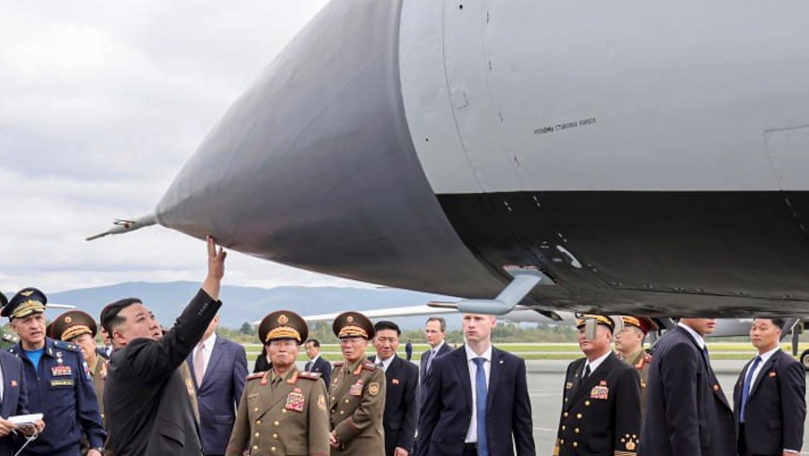 Kim Jong-un  diz ter ficado “impressionado” com mísseis hipersónicos russos e bombardeiros com capacidade nuclear
