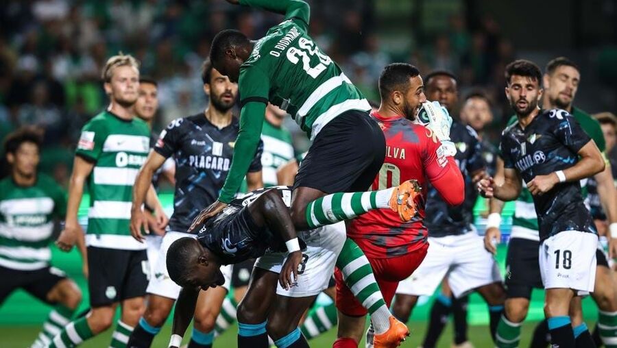 Sporting vence o Moreirense por 3-0 e sobe à liderança da I Liga