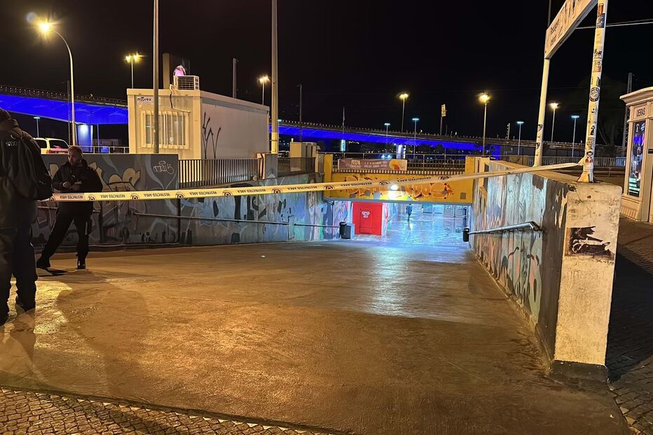 Mau tempo em Lisboa encerra Estação de Algés