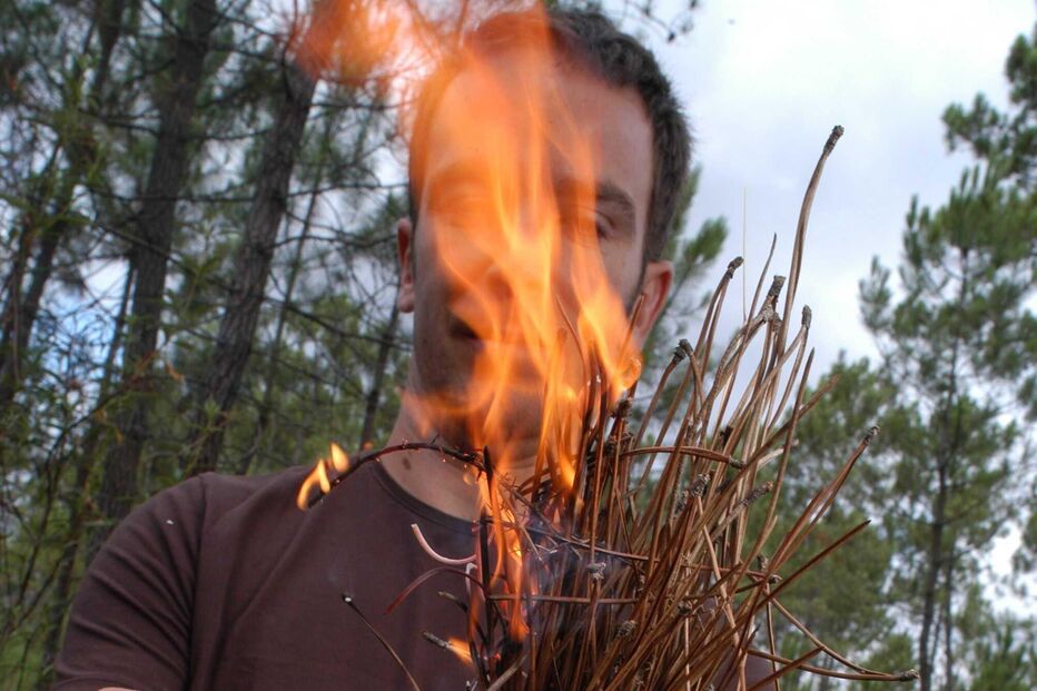 Incendiário usou isqueiro