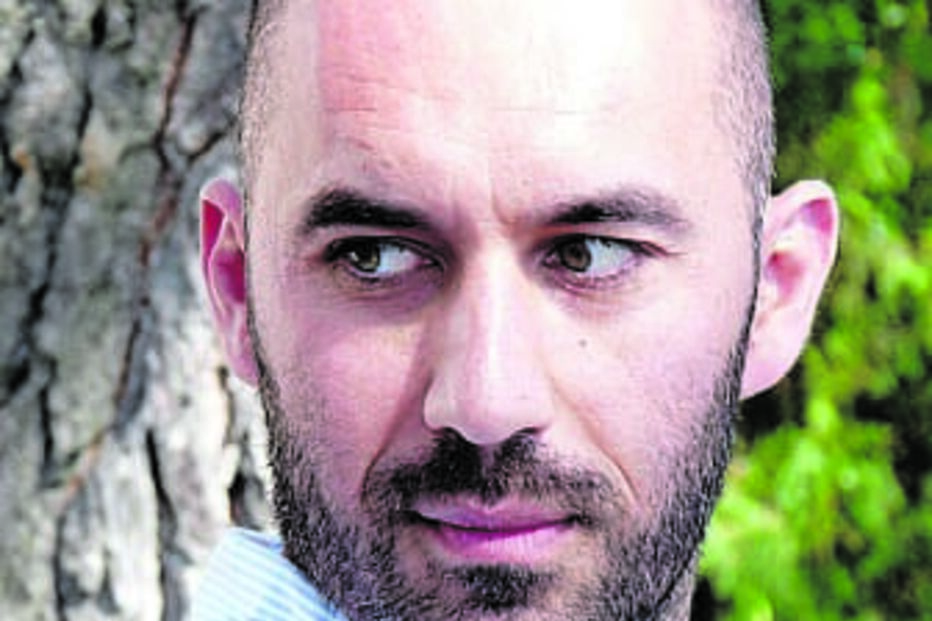 Padre Paulo Duarte desmascarou o burlão e fez um alerta público, publicando mensagens