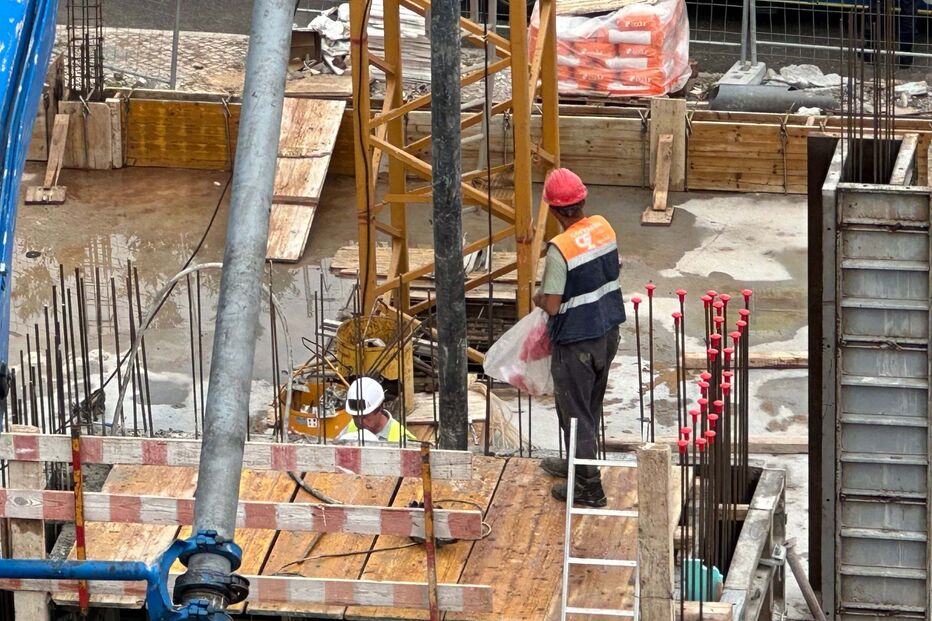 Trabalhador ferido em queda na Amadora