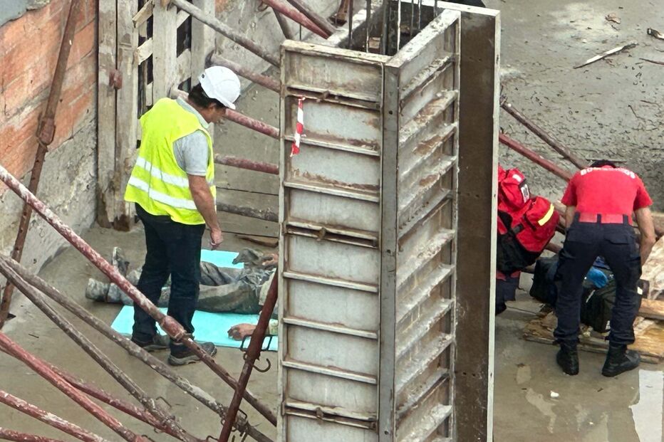 Trabalhador ferido em queda na Amadora