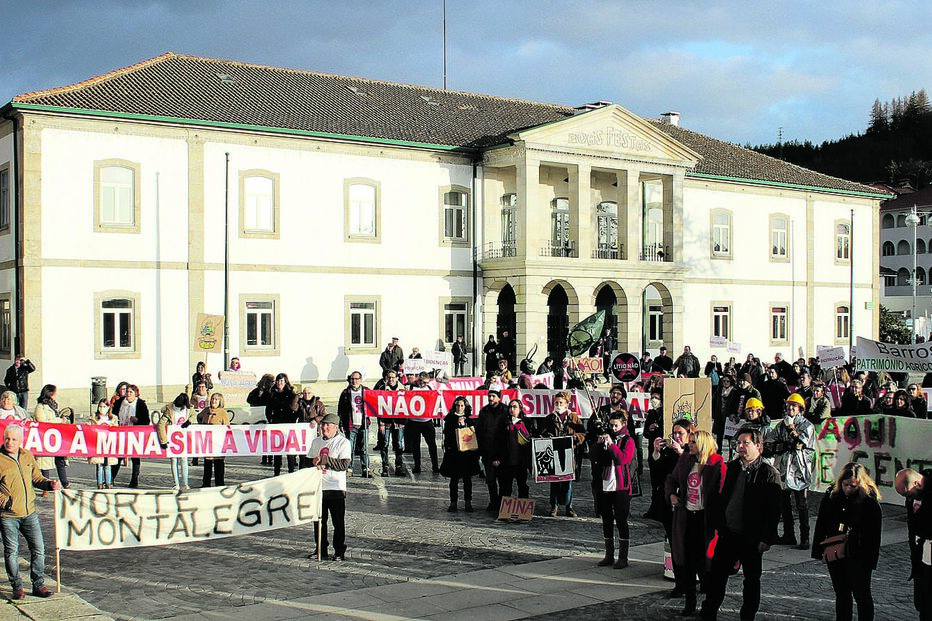 A população já organizou várias ações de protesto contra a exploração mineira