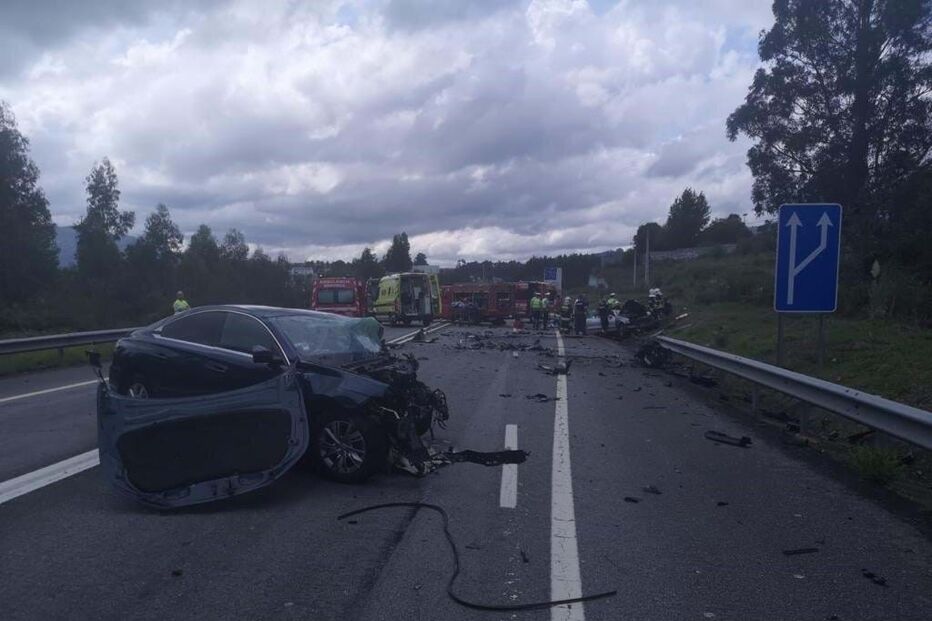 Um morto e dois feridos após choque frontal no IC28 em Arcos de Valdevez