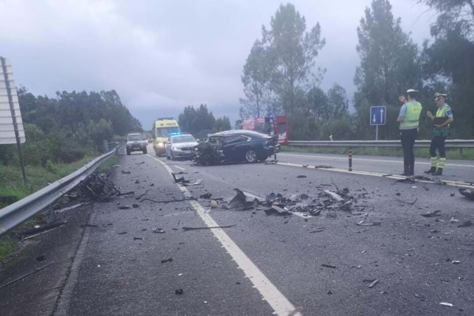 Um morto e dois feridos após choque frontal no IC28 em Arcos de Valdevez