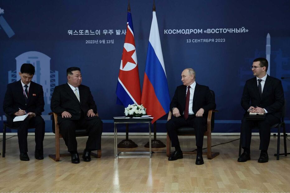 Vladimir Putin e Kim Jong-un reúnem-se no Cosmódromo de Vostochny