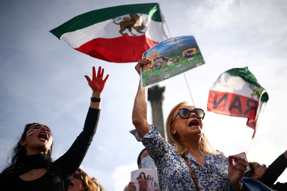 Ativistas na Europa assinalam aniversário da morte de Mahsa Amini no Irão