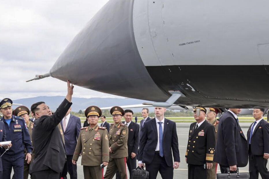 Kim Jong-un  diz ter ficado “impressionado” com mísseis hipersónicos russos e bombardeiros com capacidade nuclear