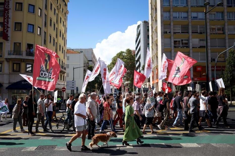 Centenas de pessoas marcham em Lisboa pela saúde pública