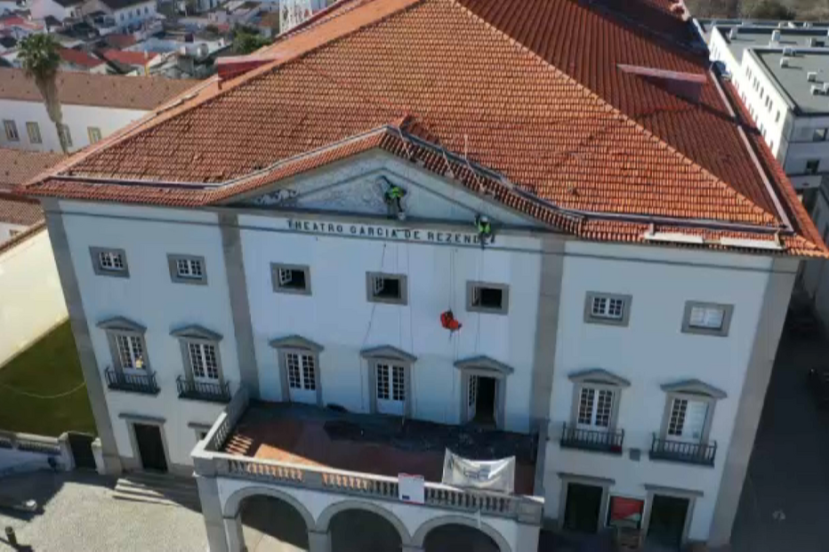 Mulher paga 5140 euros por trair o marido e por fazê-lo acreditar durante nove anos que era pai da sua filha