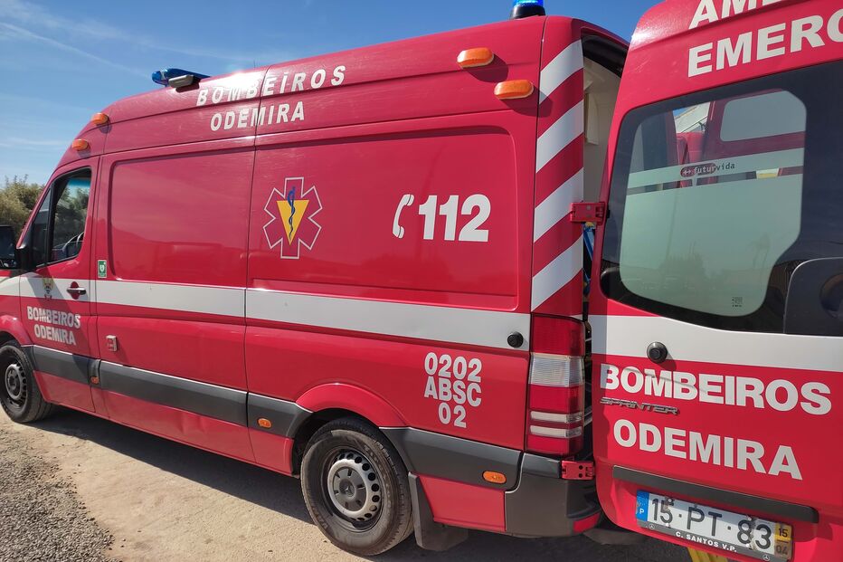 Mulher foi resgatada na praia do Carvalhal em Odemira