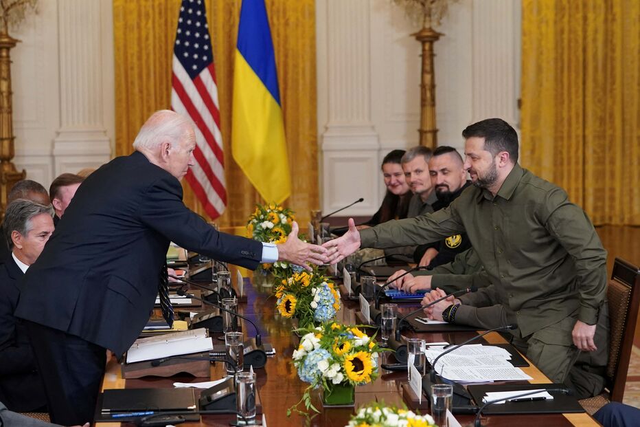 Zelensky é recebido por Joe Biden na Casa Branca