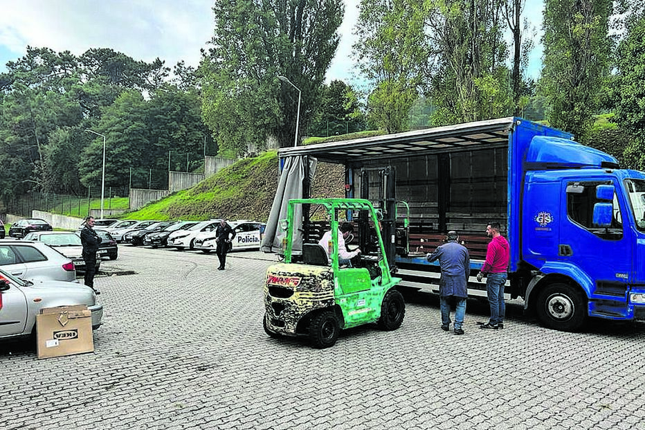 Operação de montagem de grades