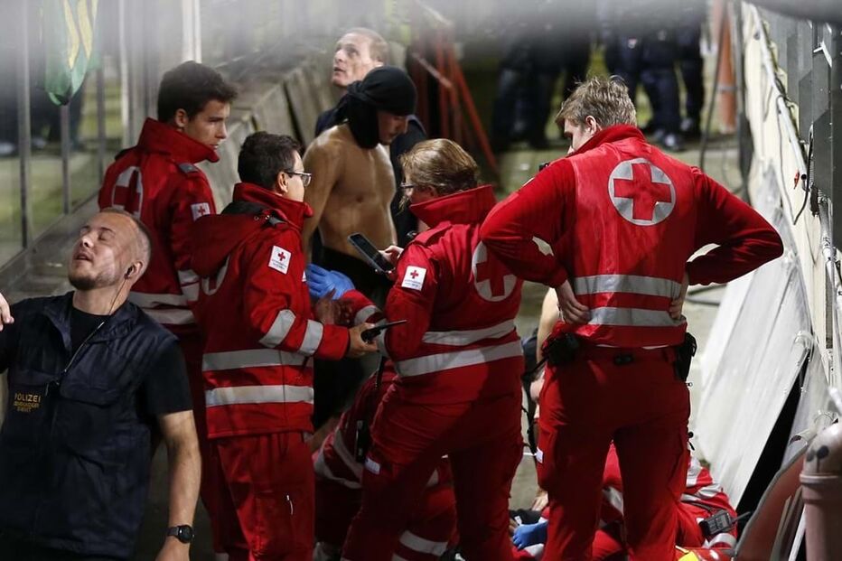 Adepto do Sporting caiu da bancada durante o jogo com o Sturm Graz