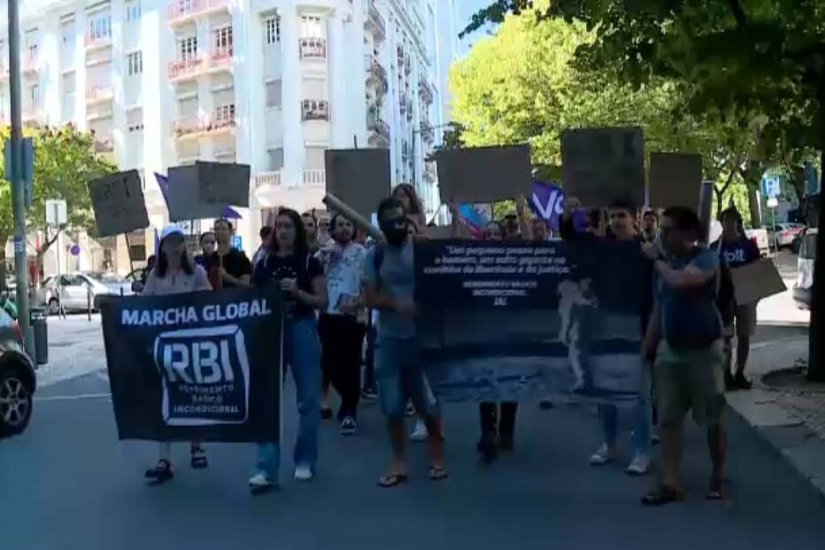 Marcha em Lisboa para defender a implementação de um Rendimento Básico Incondicional 