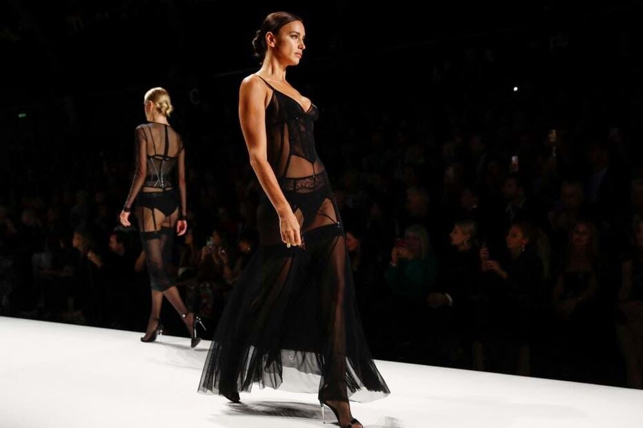 Irina Shayk e Naomi Campbell foram as estrelas do desfile 