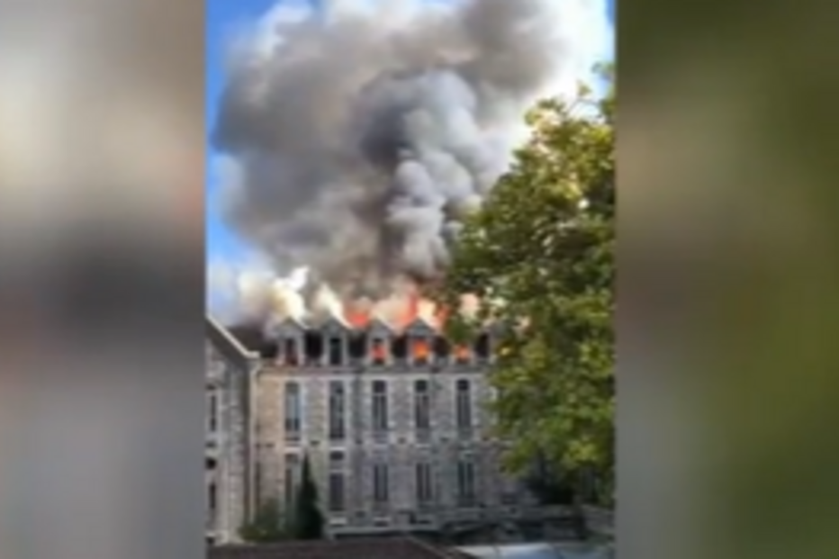 Ardeu o castelo de Harry Potter nas Caldas da Rainha