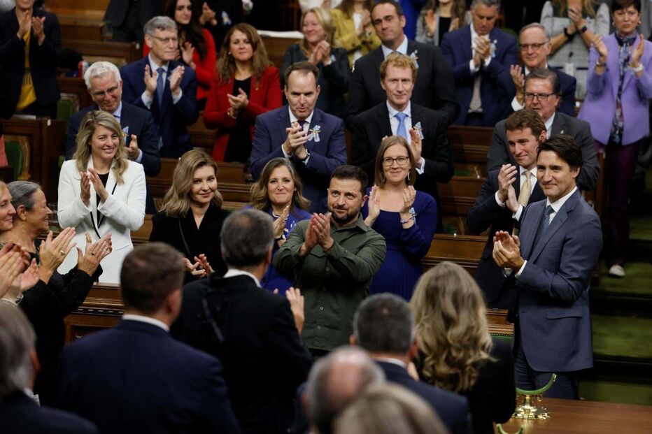Zelensky e Trudeau aplaudem Yaroslav Hunka