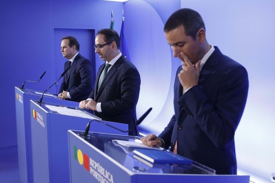 João Galamba e Fernando Medina num Conselho de Ministros