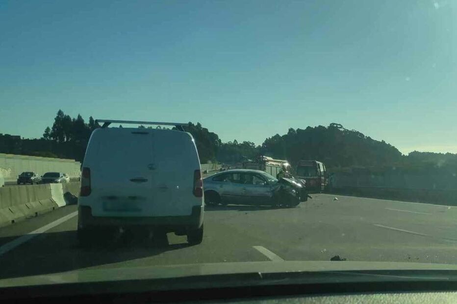 Dois feridos graves em colisão entre dois carros em Gaia