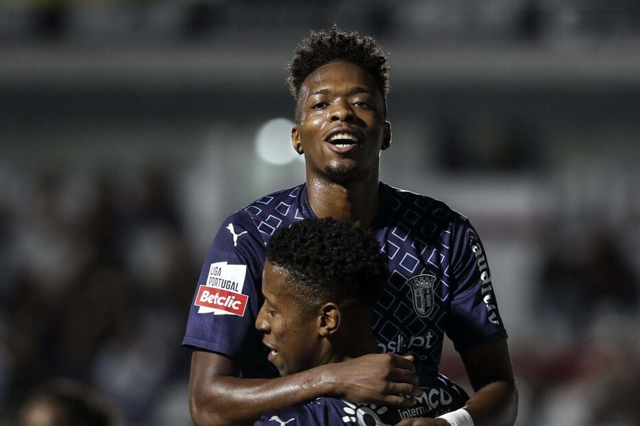 Braga vence na Amadora em jogo com seis golos