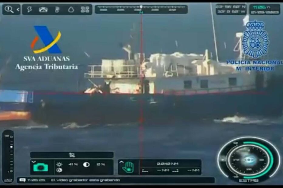 PJ na caça de 1000 kg de cocaína num barco de pesca