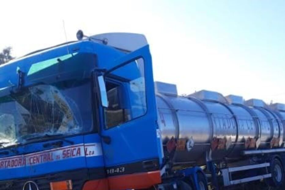 Camião de matérias perigosas despista-se no IC2 na Mealhada