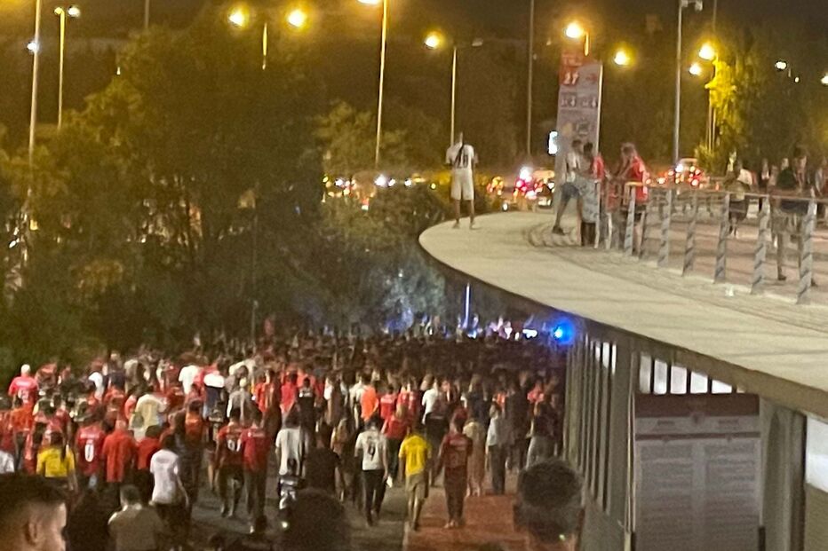 Adepto sente-se mal no final do Benfica-FC Porto