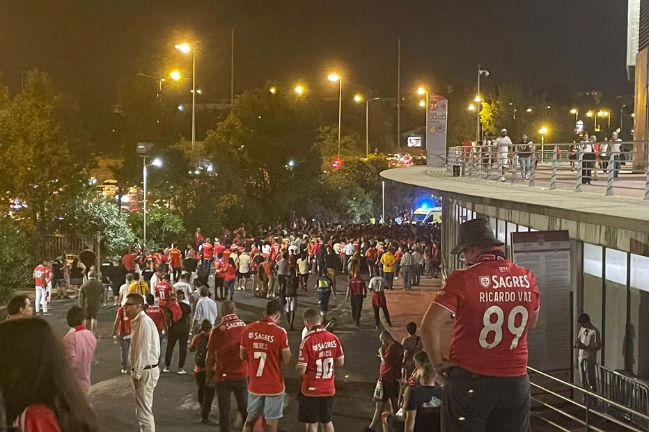 Adepto sente-se mal no final do Benfica-FC Porto