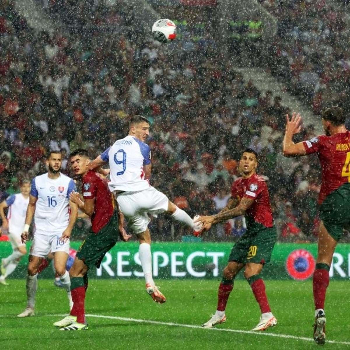 Cristiano Ronaldo brilha, e Portugal vence Eslováquia em jogo