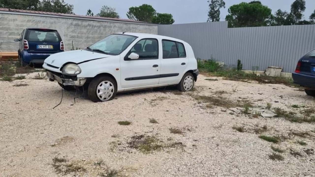 Clio do Aço'': Renault que desceu escadaria da Universidade de