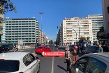 Ativistas do grupo Climáximo bloqueiam trânsito na Avenida de Roma 