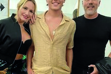 Fernanda Serrano, o filho Santiago, de 18 anos, e Pedro Miguel Ramos