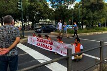 Detidos cinco ativistas do grupo Climáximo por bloquearem Avenida 24 de Julho em Lisboa