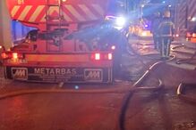 Incêndio destrói oficina e nove carros em Sintra