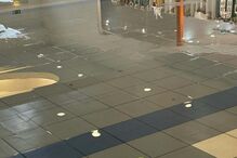 Mau tempo provoca inundação em supermercado no Barreiro