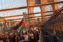 Milhares protestam em Nova Iorque contra bombardeamentos em Gaza