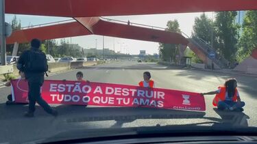 Libertados ativistas climáticos que cortaram a Segunda Circular em Lisboa