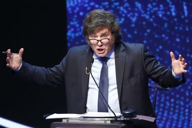 Javier Milei tem como principal palco a rede social X, onde amplifica mensagens contra jornalistas críticos à sua presidência.